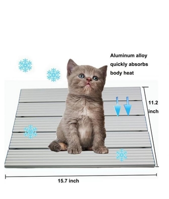 Soulagement de la chaleur estivale pour chiens Laver à la main Mat refroidissement en aluminium pour animaux de compagnie Lit Autres produits pour animaux de compagnie
