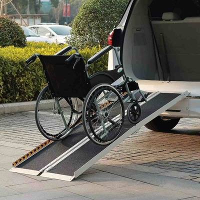 Capacité de chargement de 600 lbs Rampe pour fauteuil roulant en alliage d'aluminium pour une meilleure accessibilité