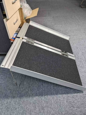 Capacité de chargement de 600 lbs Rampe pour fauteuil roulant en alliage d'aluminium pour une meilleure accessibilité