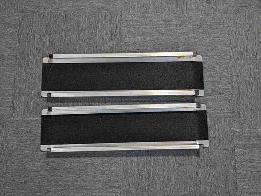 Rampe sans barrière pour les utilisateurs de fauteuils roulants dans les centres commerciaux Téléscopique et alliage d'aluminium