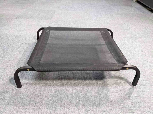 Lit pour animaux de compagnie surélevé pour le refroidissement d'été Lit de chien de camping portable à Shanghai