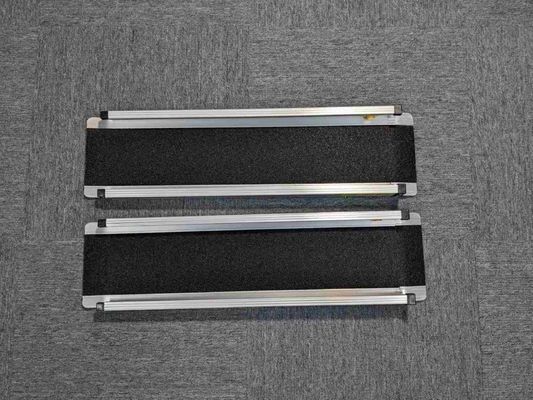 Centre commercial Rampe en alliage d'aluminium avec une surface antidérapante tapisée