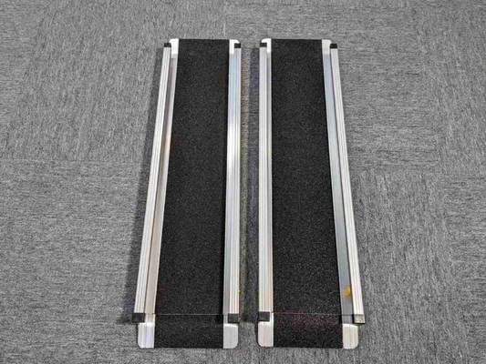 Rampes pour fauteuil roulant pliable portable avec matériau en aluminium
