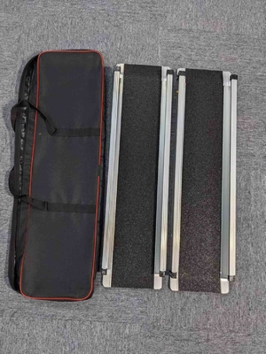Rampes pour fauteuil roulant pliable portable avec matériau en aluminium