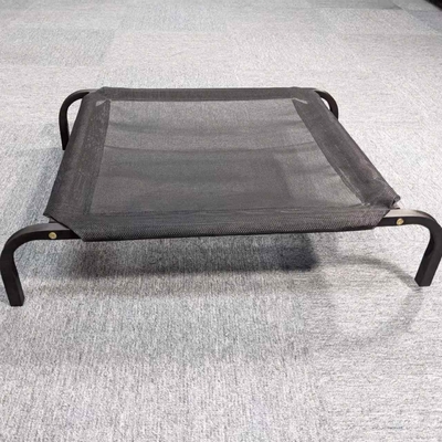 Lit personnalisé pour animaux de compagnie certifié ISO9001 surélevé et imperméable pour l'extérieur en plusieurs tailles