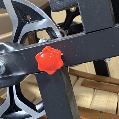 Des roues avant réglables et des déflecteurs métalliques remplaçables pour des tapis de course durables