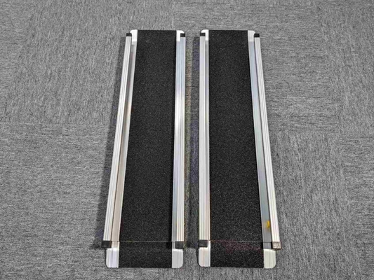 Rampe en alliage d'aluminium personnalisée pour un accès sans barrière au fauteuil roulant mobile et durable