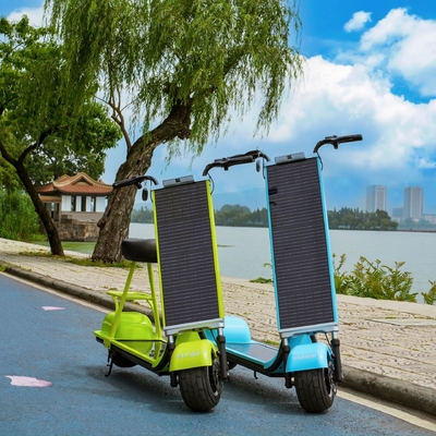 Améliorez votre trajet avec un scooter solaire longue portée par charge de 35 à 70 km et vitesse maximale de 18 km/h
