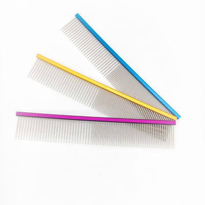 Peigne de chien pour animaux de compagnie fonctionnelle pour les cheveux avec couleur personnalisée et alliage d'aluminium durable