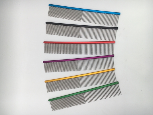 Peigne de chien pour animaux de compagnie fonctionnelle pour les cheveux avec couleur personnalisée et alliage d'aluminium durable