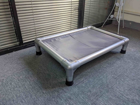 Lit pour chiens en aluminium personnalisé étanche à l'eau pour chiens de grande taille facile à laver Lit pour animaux de compagnie de luxe