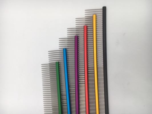 Outils de toilettage Peigne pour animaux de compagnie en acier inoxydable Peigne pour chiens pour chats Peigne pour nœuds ouverts Peigne personnalisée