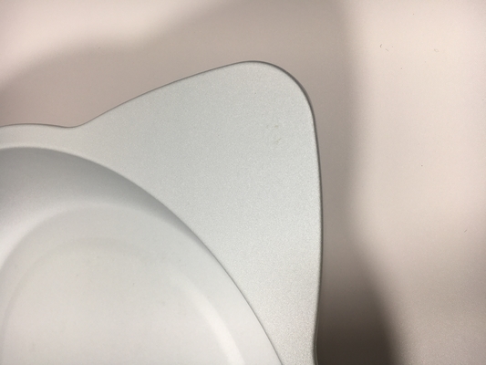 Laver à la main du matériau en aluminium en forme de bol en forme de nid de chat pour votre compagnon à fourrure