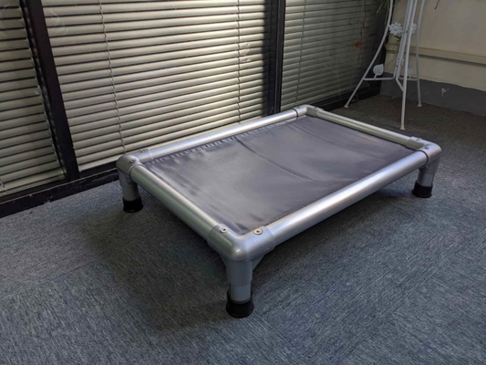 Lit élévé en tissu d'aluminium amovible lavable pour animaux de compagnie pour une meilleure expérience de sommeil
