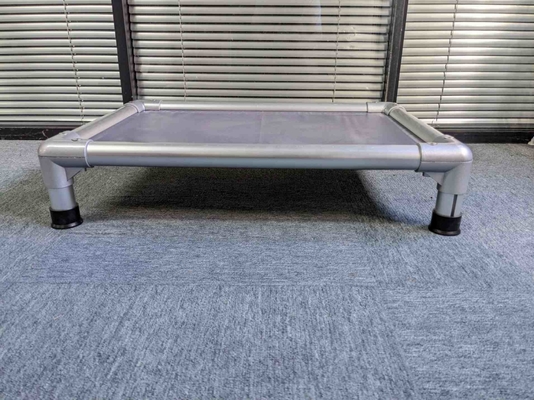 Lit élévé en tissu d'aluminium amovible lavable pour animaux de compagnie pour une meilleure expérience de sommeil