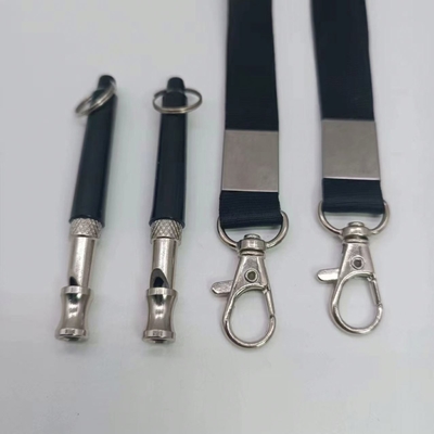 Arrêtez d'aboyer maintenant Stocked 8cm*0.8mm sifflet d'entraînement de chien pour l'entraînement et l'obéissance des animaux de compagnie