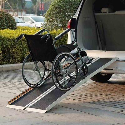 Quantités de chargement de rampe portable en aluminium pour fauteuil roulant