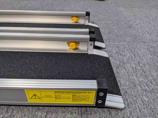 Quantités de chargement de rampe portable en aluminium pour fauteuil roulant
