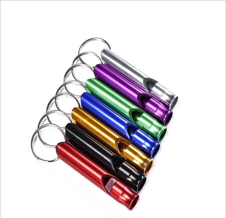 Chaîne de clés de sifflet d'urgence en métal coloré pour les activités d'autodéfense et de survie